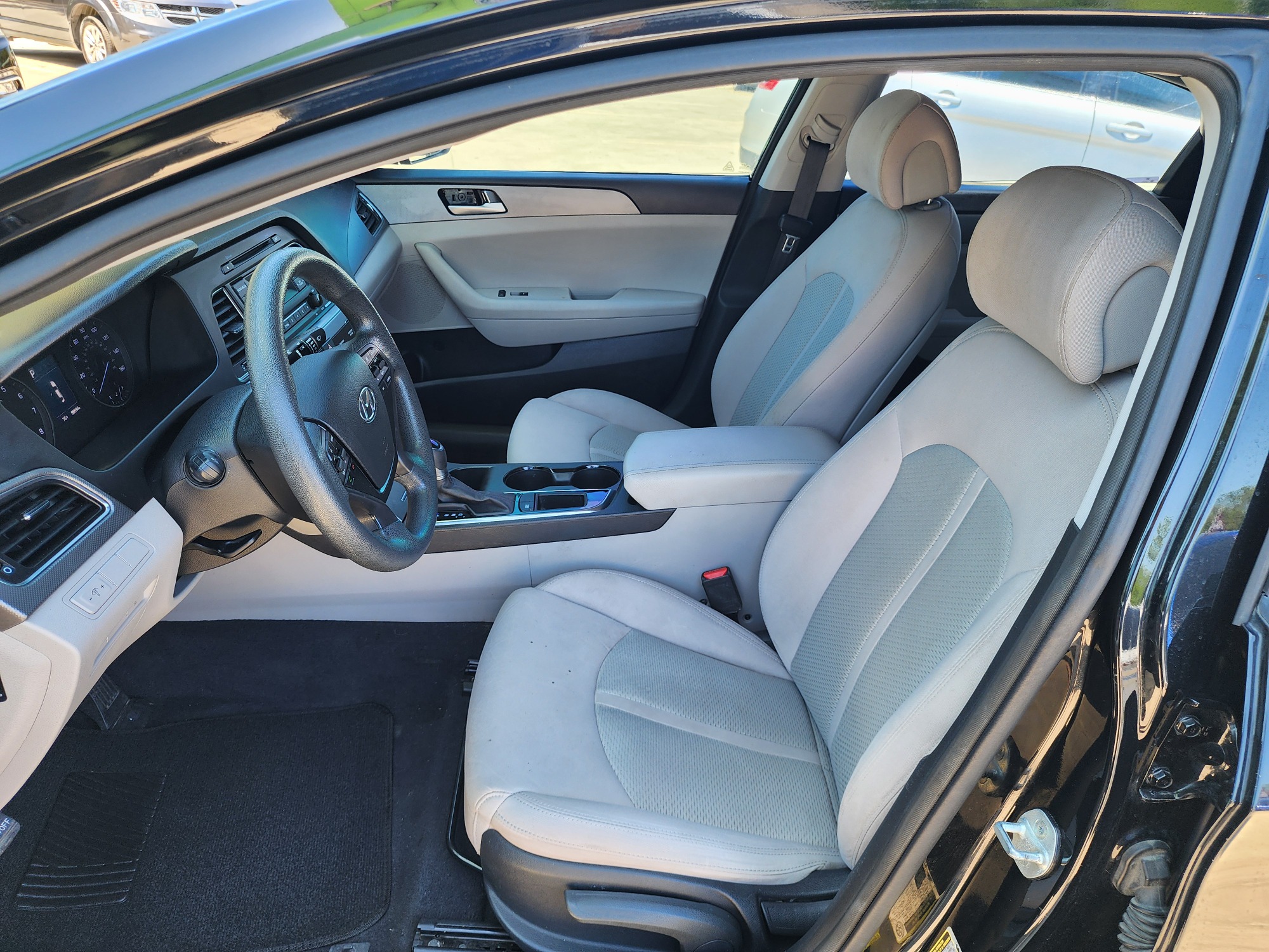 2015 BLACK Hyundai Sonata SE (5NPE24AF7FH) , AUTO transmission, located at 2660 S.Garland Avenue, Garland, TX, 75041, (469) 298-3118, 32.885387, -96.656776 - Photo #11